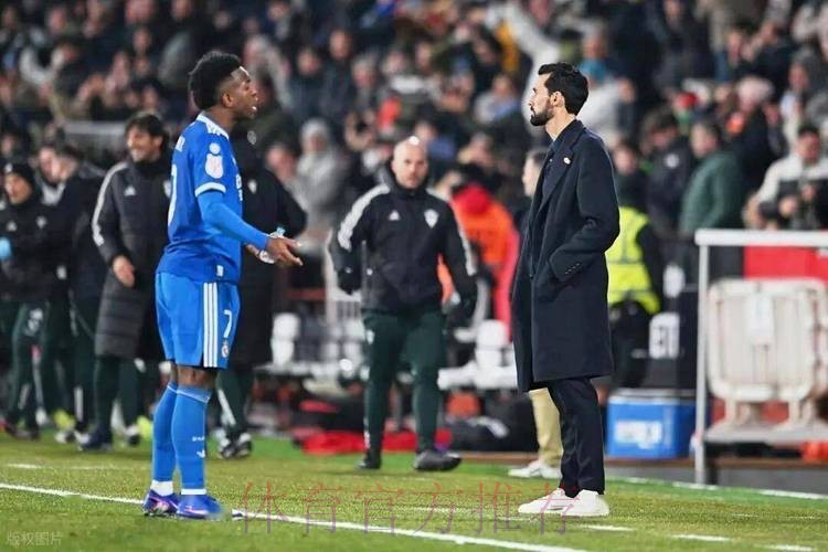 西媒:皇马更衣室陷入分裂,俱乐部失去耐心 西媒:皇马更衣室陷入分裂,俱乐部失去耐心