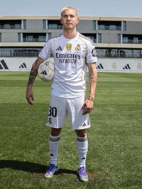 马斯坦托诺回皇马训练 他力争首发和打进首球 马斯坦托诺回皇马训练 他力争首发和打进首球